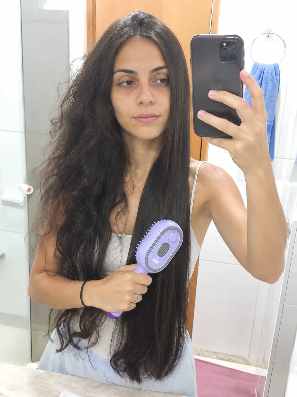 Cliente com cabelo longo alisado